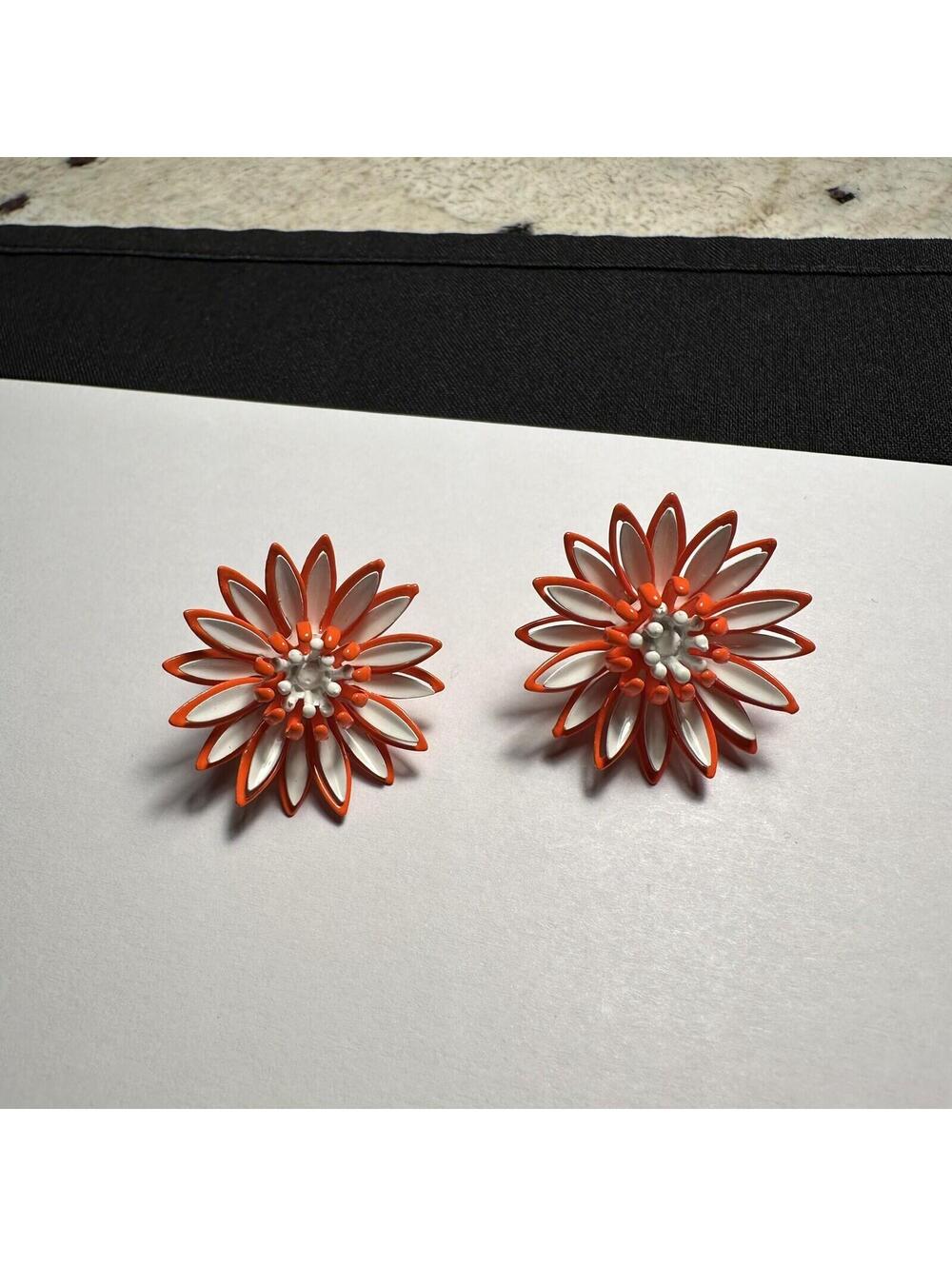 Vintage Crown Trifari Enamel Flower White & Orange Gold Tone Clip On Earrings